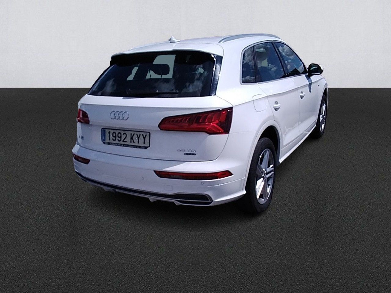 ᑕ ᑐ Renting AUDI Q5 S line 35 TDI 120kW quattro S tronic +QRenting