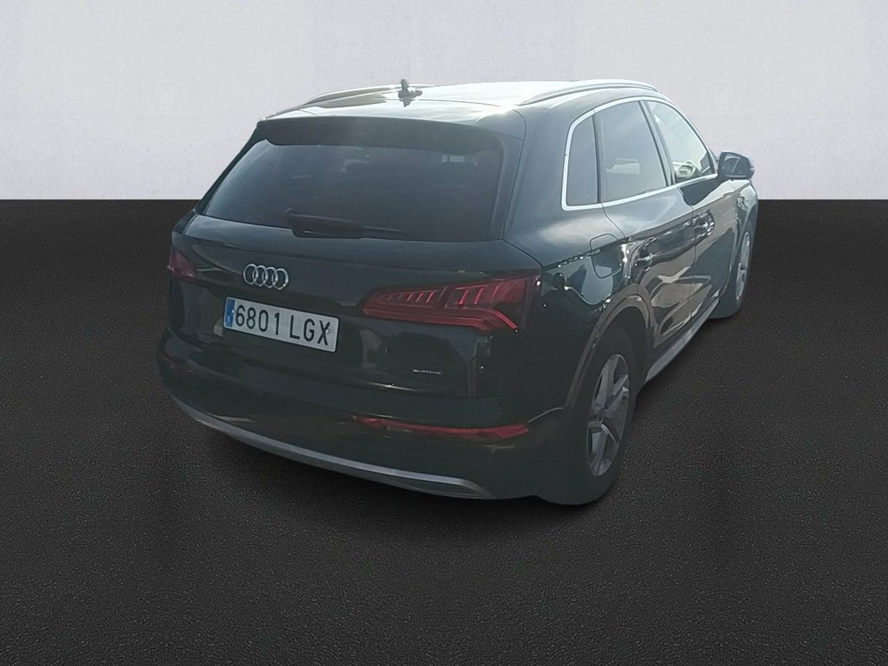 ᑕ ᑐ Renting AUDI Q5 Design 40 TDI 140kW quattro S tronic +QRenting