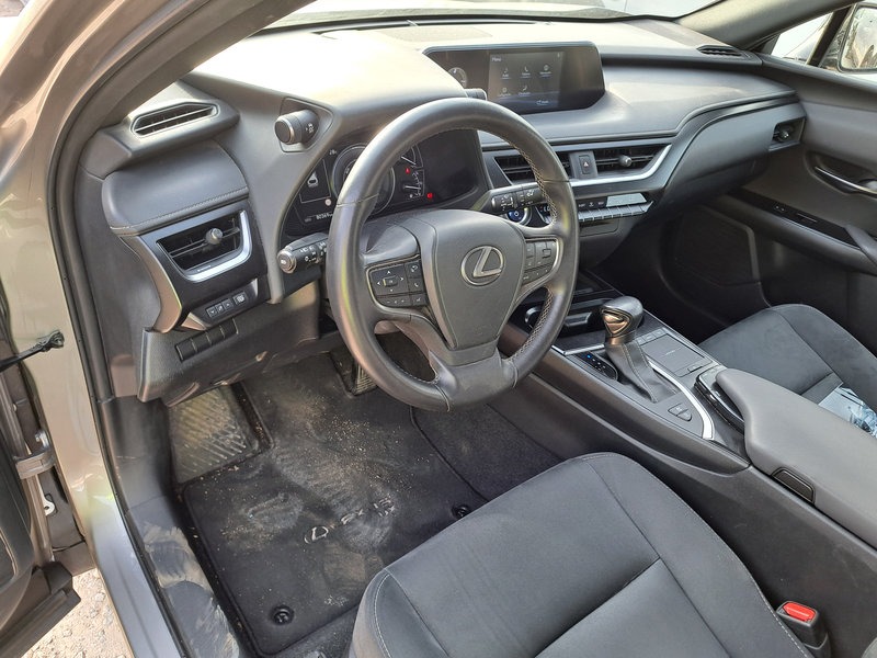 Renting Segunda Mano Lexus UX2.0 250h Business 