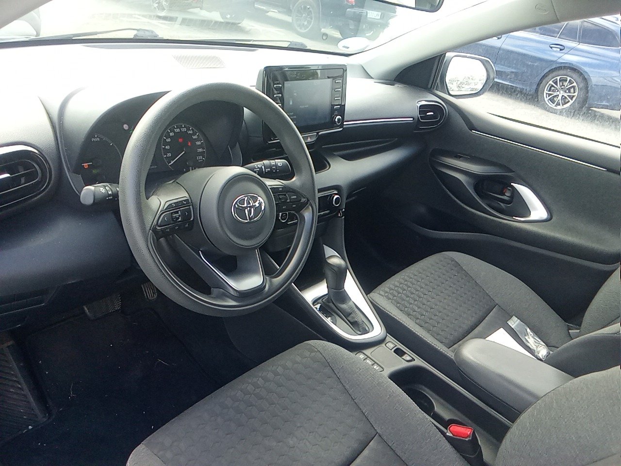 Renting Segunda Mano Toyota Yaris1.5 120H Business Plus 