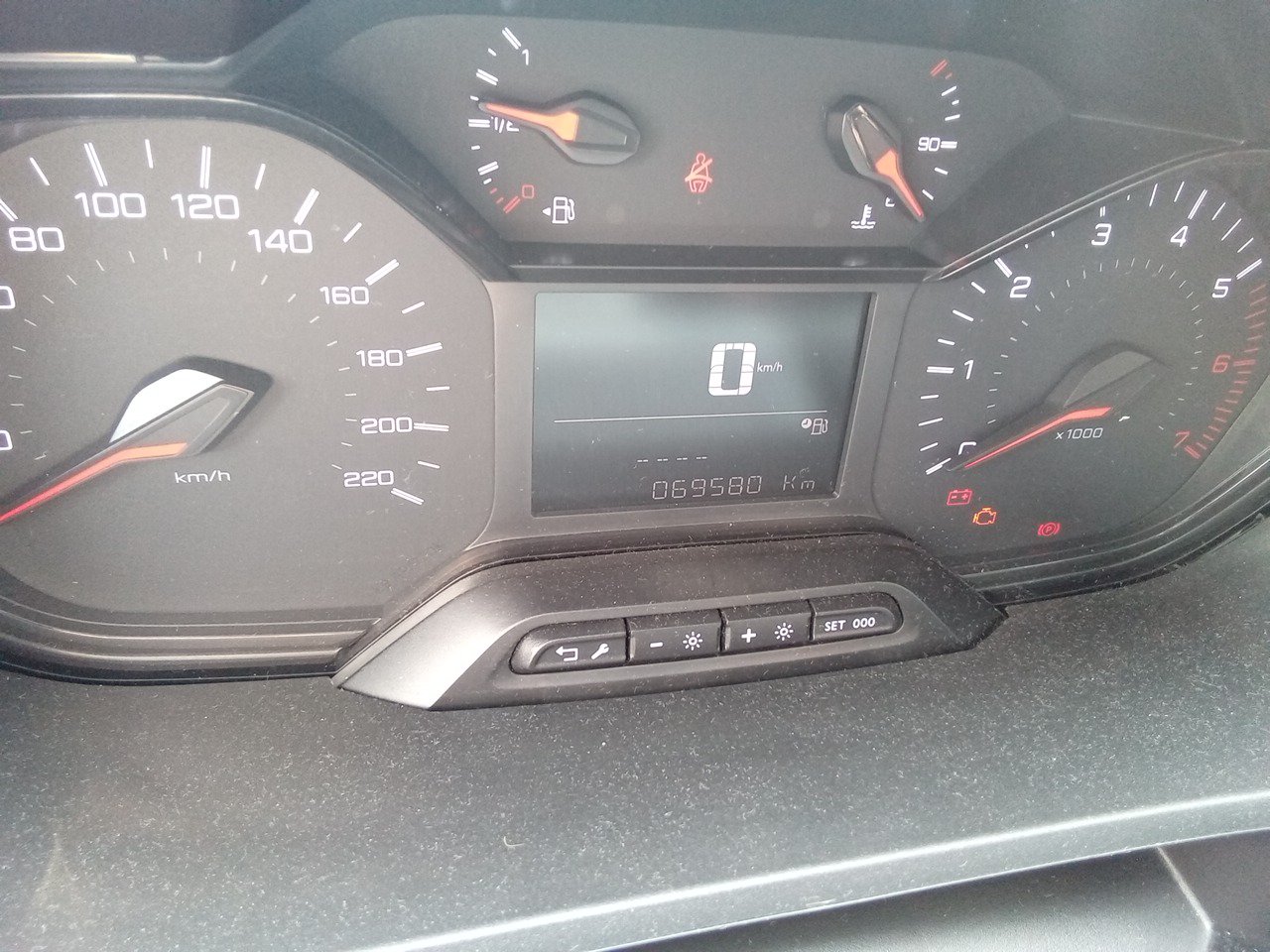 Renting Segunda Mano Peugeot PartnerPremium Standard 600kg BlueHDi 73kW 