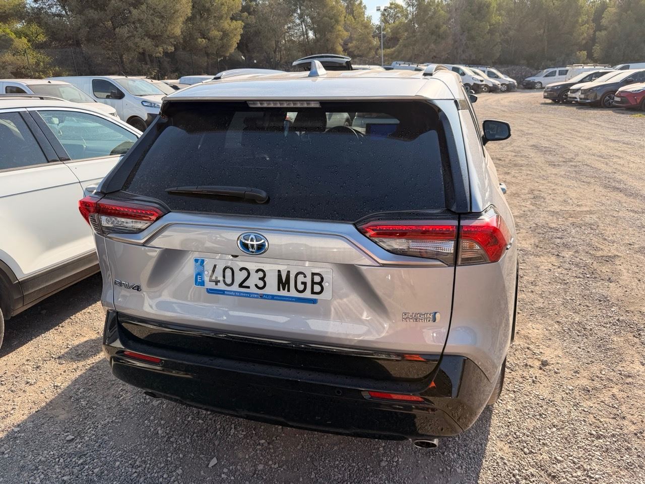 Renting Segunda Mano Toyota Rav42.5l PLUG-IN 300PH (e-CVT) Advance 