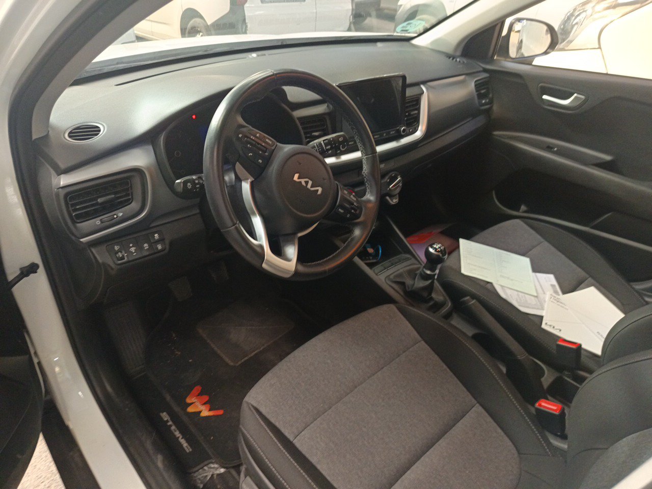 Renting Segunda Mano Kia Stonic1.2 DPi 62kW (84CV) Concept 
