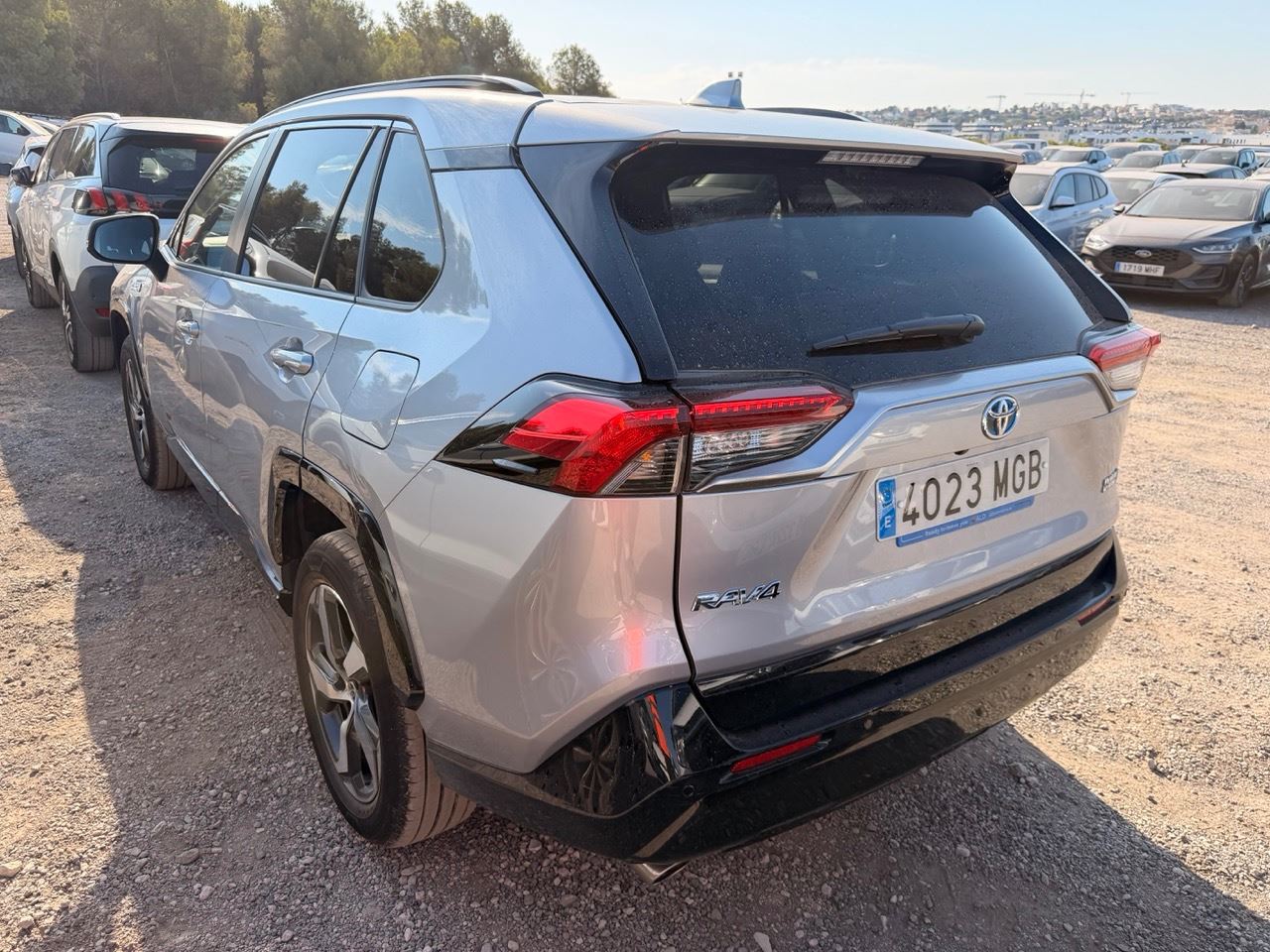 Renting Segunda Mano Toyota Rav42.5l PLUG-IN 300PH (e-CVT) Advance 